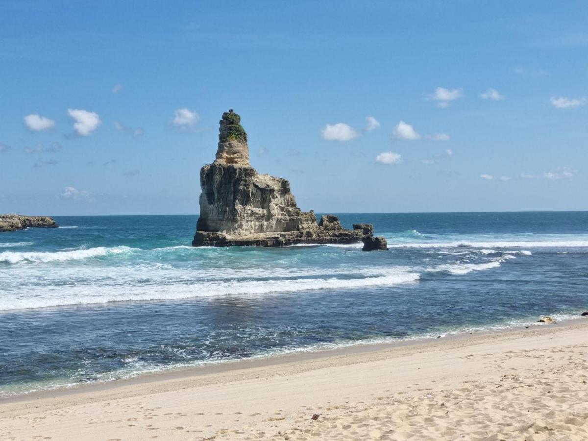 Istana Ombak Eco Resort Pacitan Kültér fotó