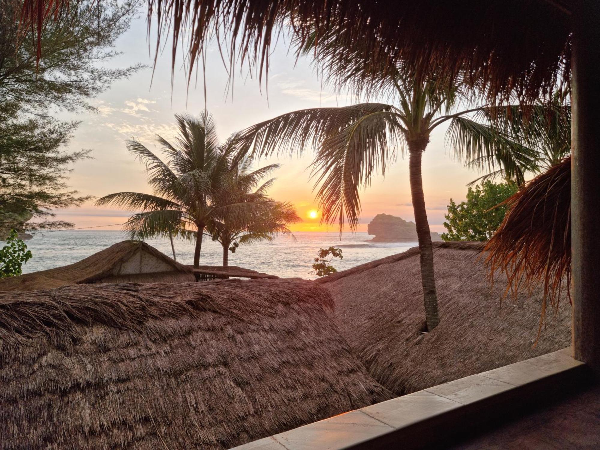 Istana Ombak Eco Resort Pacitan Kültér fotó