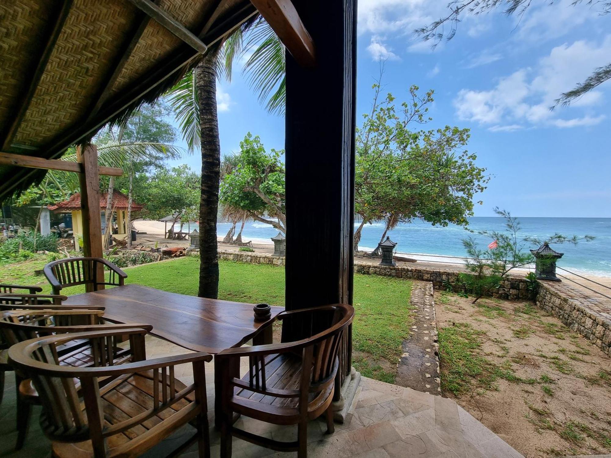 Istana Ombak Eco Resort Pacitan Kültér fotó