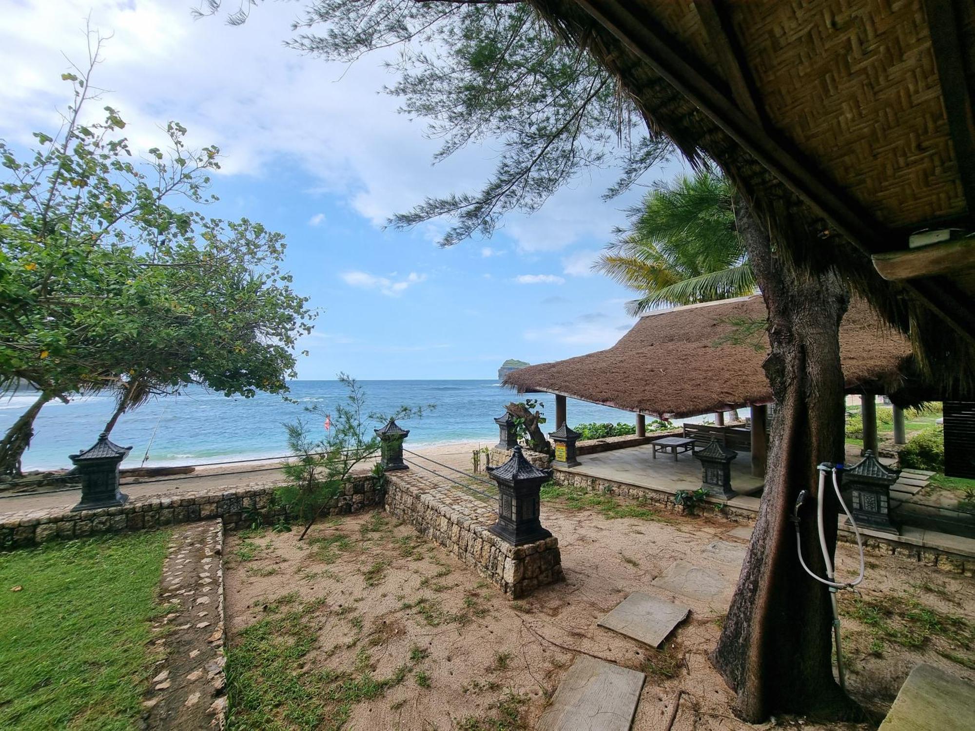 Istana Ombak Eco Resort Pacitan Kültér fotó