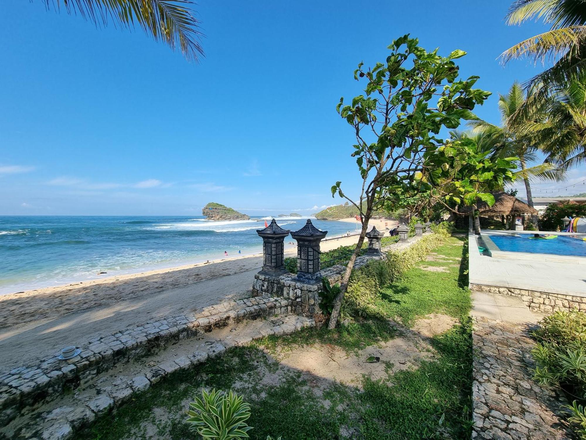 Istana Ombak Eco Resort Pacitan Kültér fotó