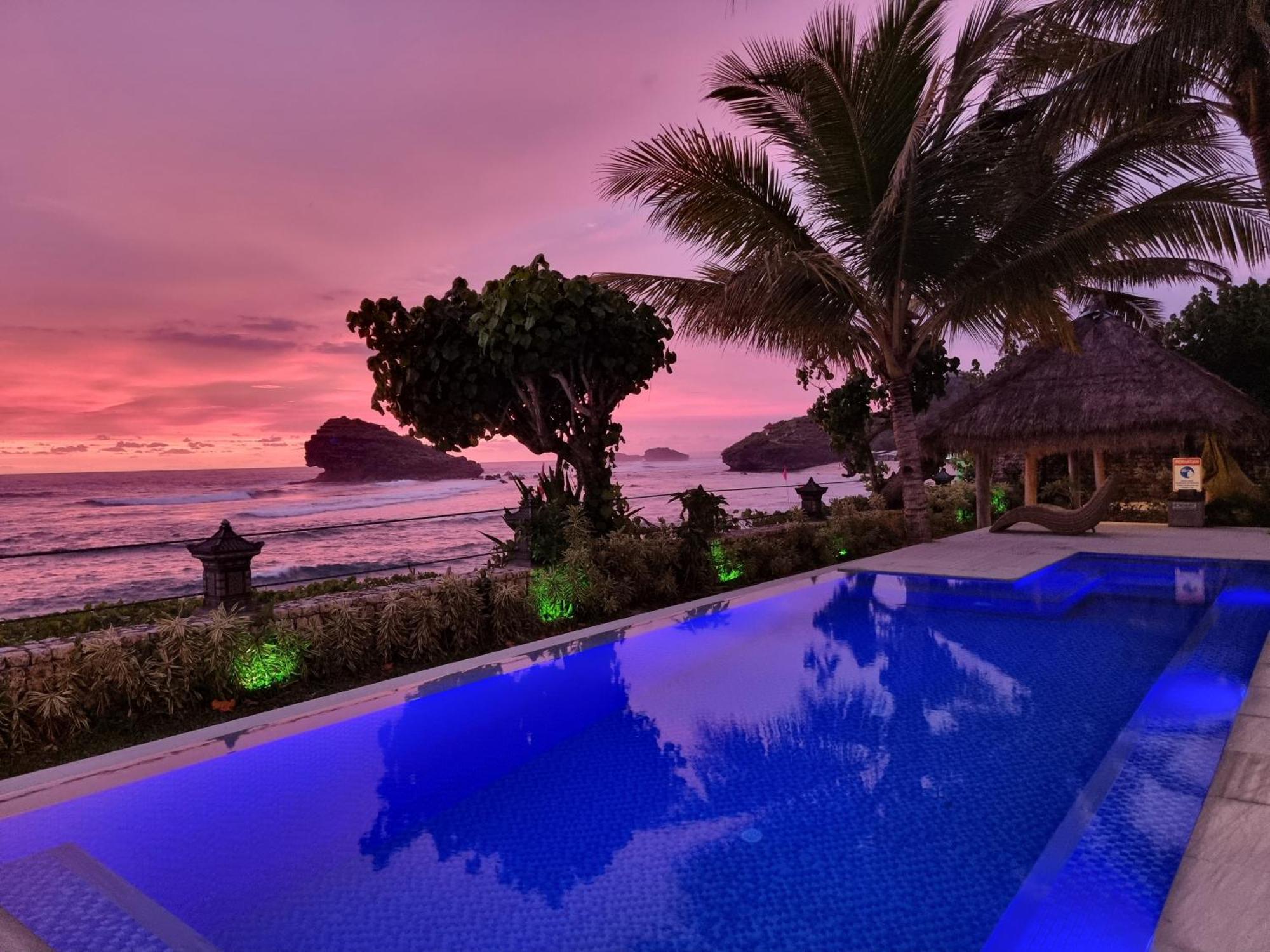 Istana Ombak Eco Resort Pacitan Kültér fotó