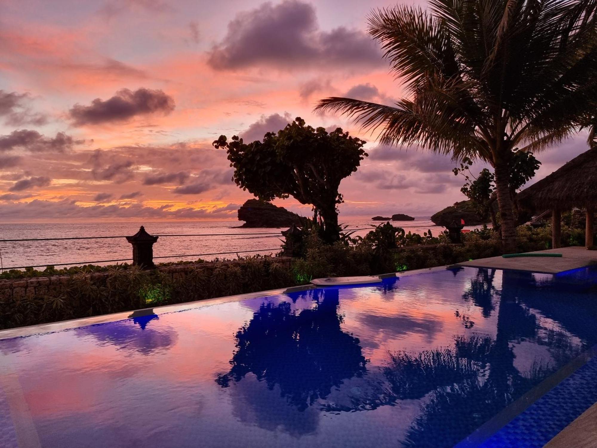 Istana Ombak Eco Resort Pacitan Kültér fotó
