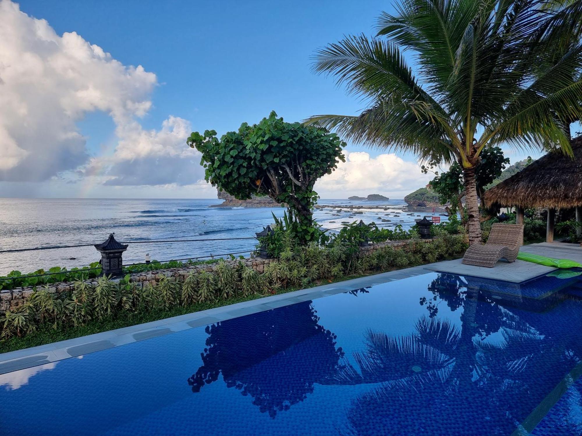 Istana Ombak Eco Resort Pacitan Kültér fotó