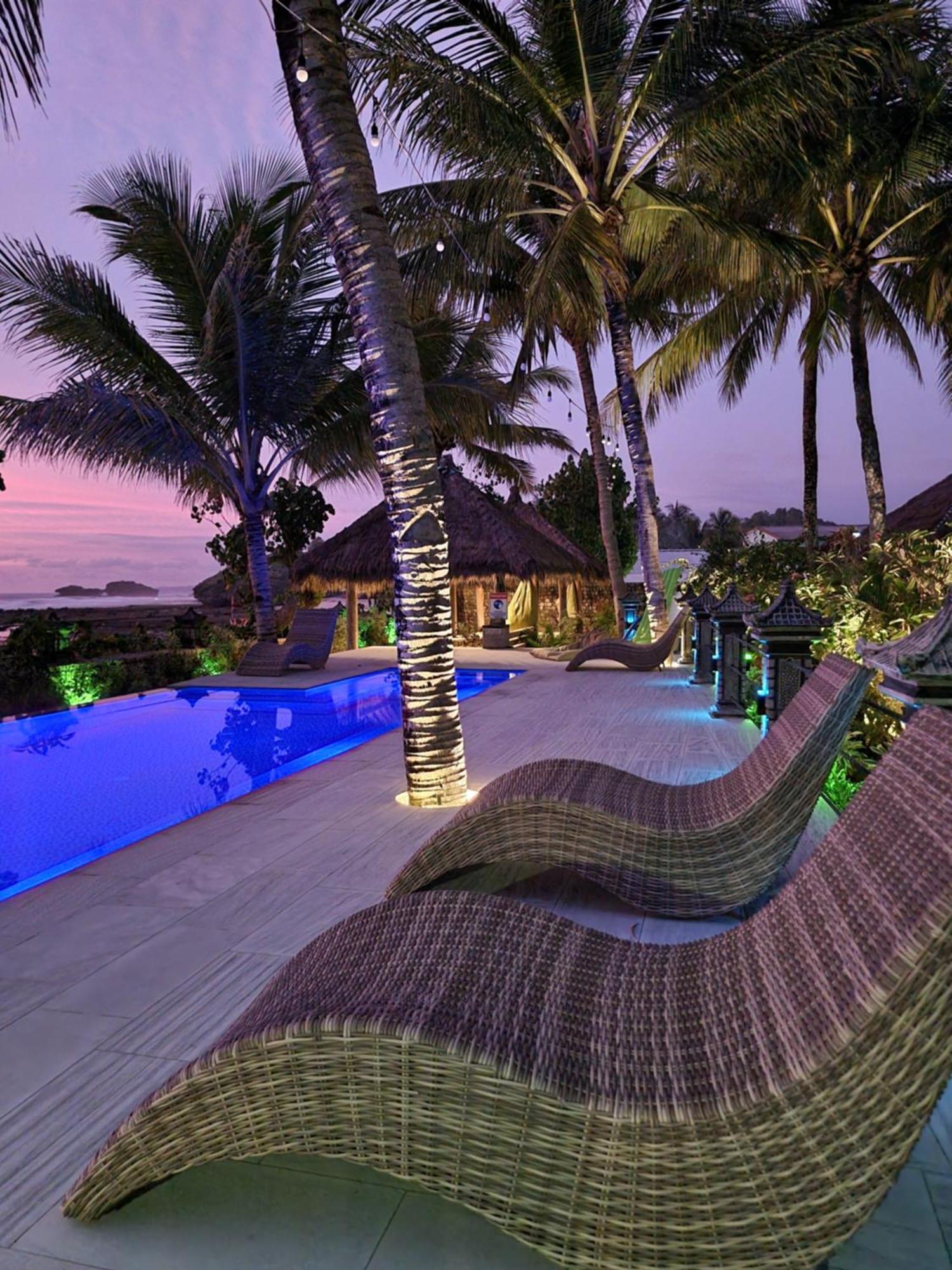 Istana Ombak Eco Resort Pacitan Kültér fotó