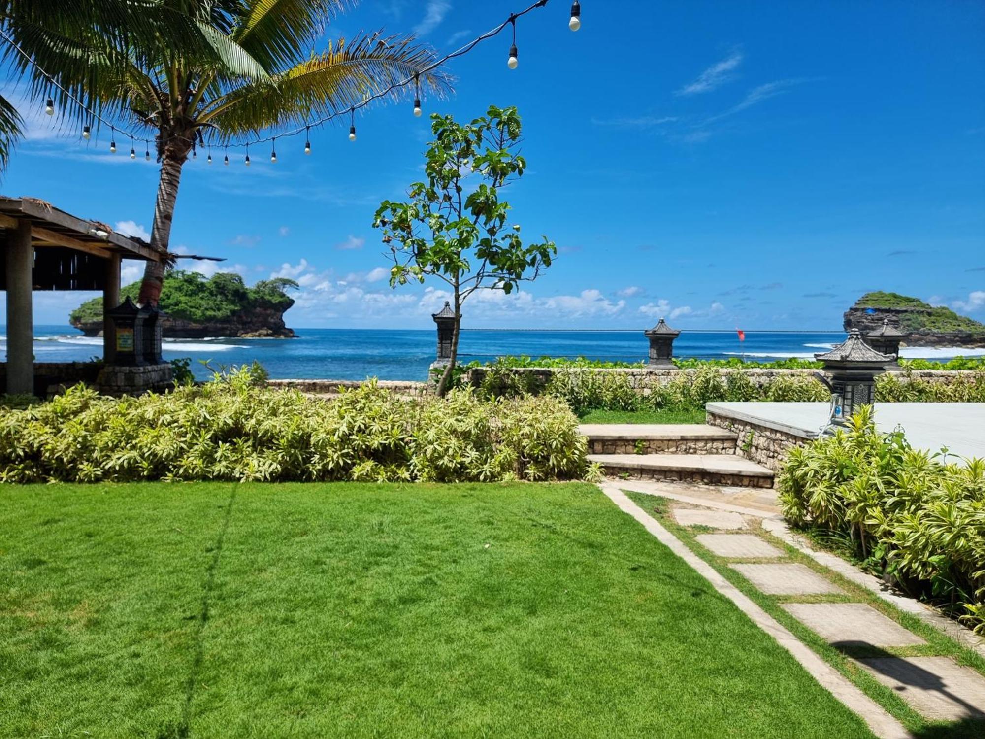 Istana Ombak Eco Resort Pacitan Kültér fotó