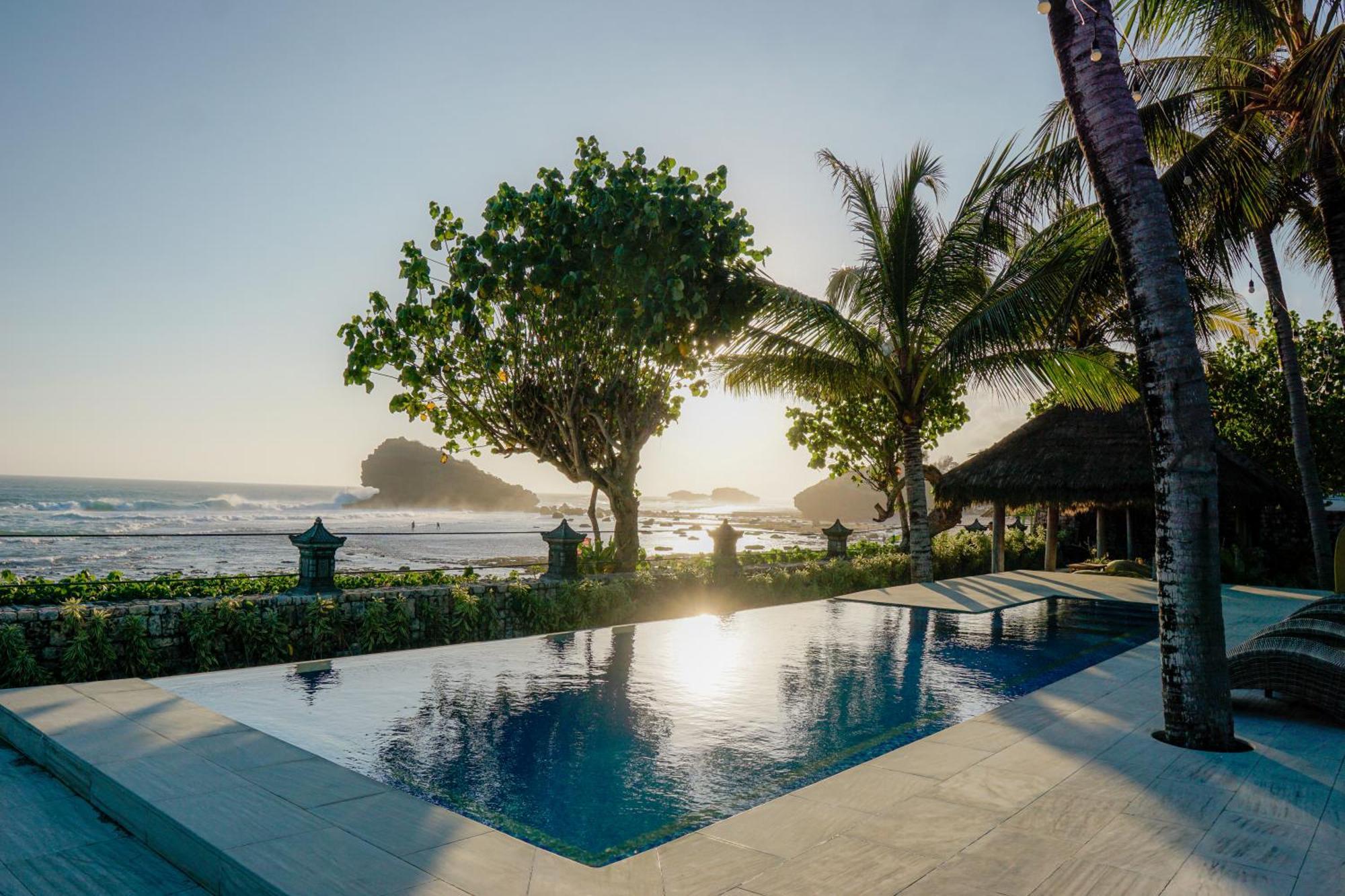 Istana Ombak Eco Resort Pacitan Kültér fotó