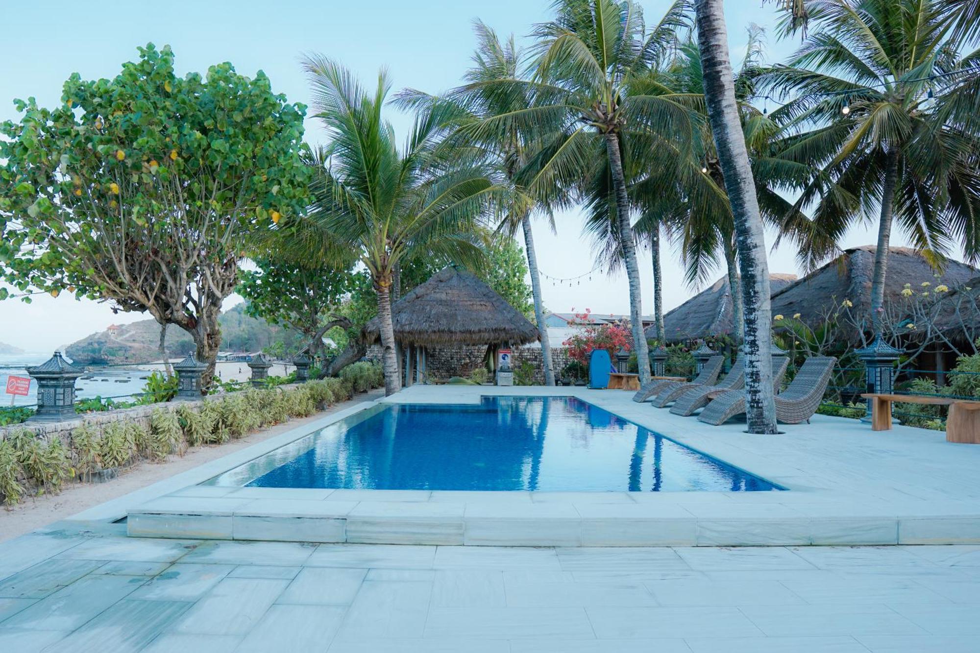 Istana Ombak Eco Resort Pacitan Kültér fotó
