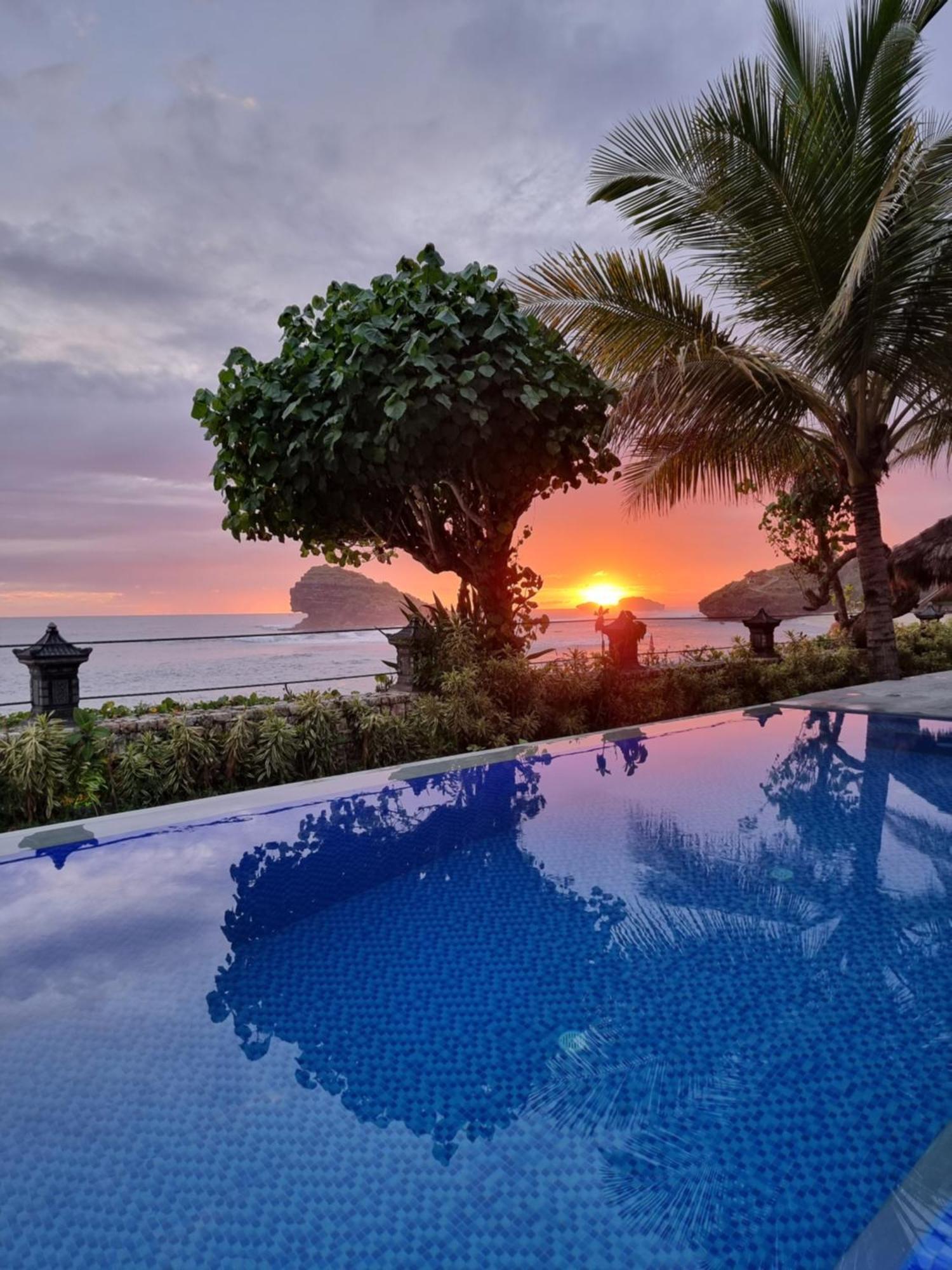 Istana Ombak Eco Resort Pacitan Kültér fotó