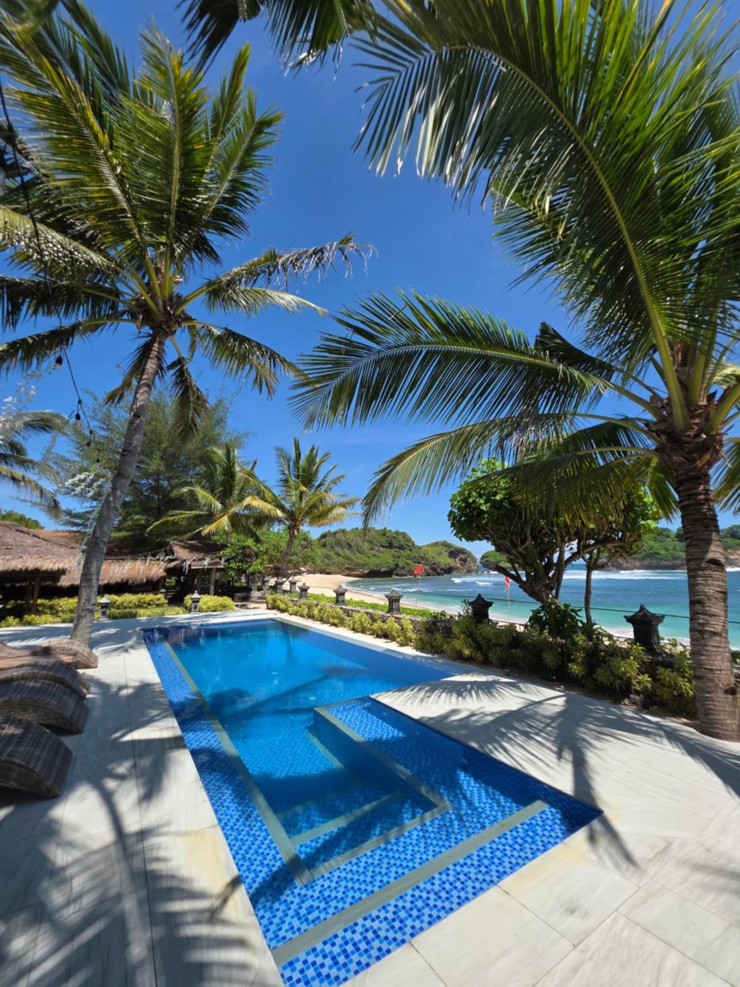Istana Ombak Eco Resort Pacitan Kültér fotó