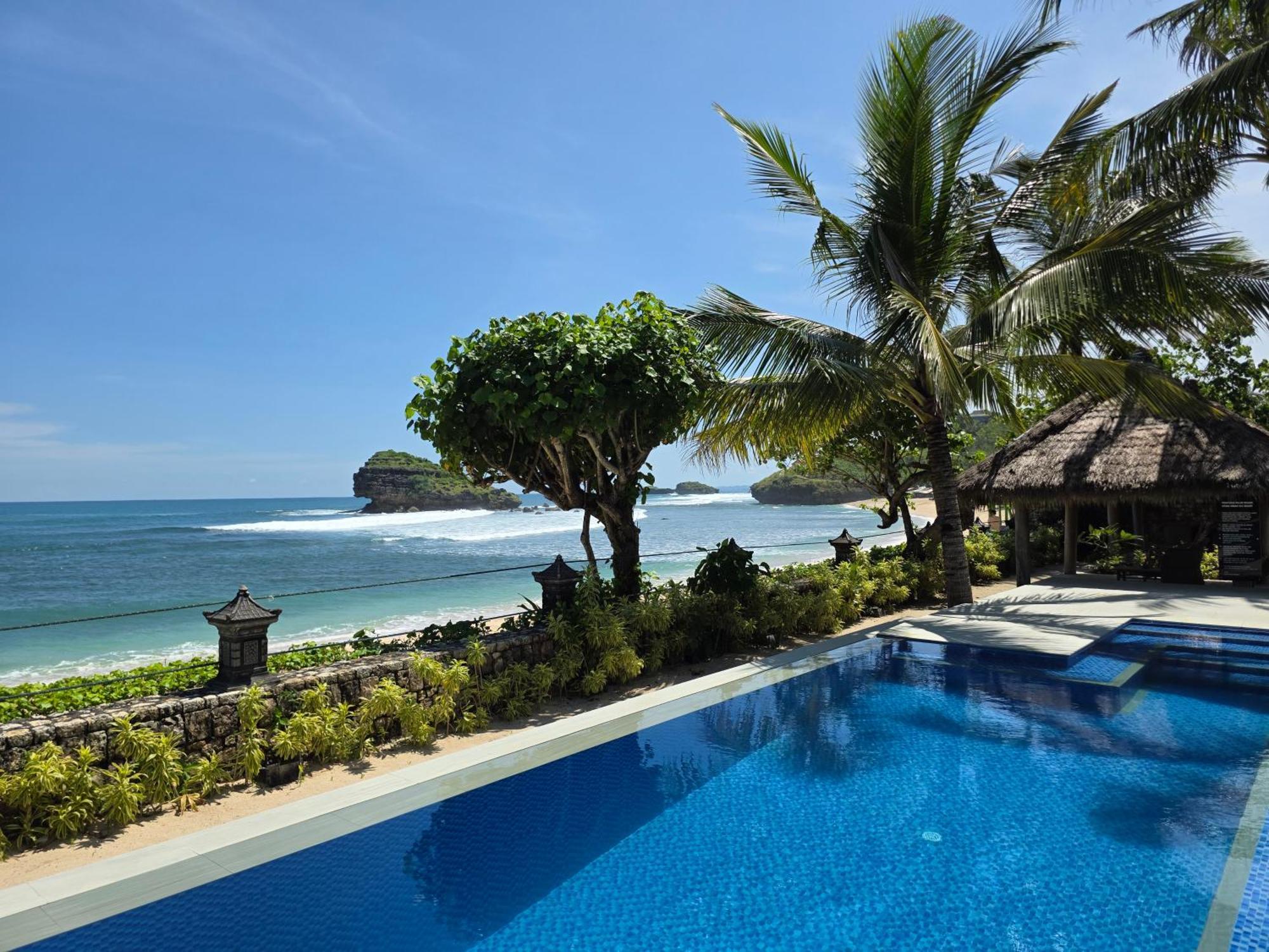 Istana Ombak Eco Resort Pacitan Kültér fotó