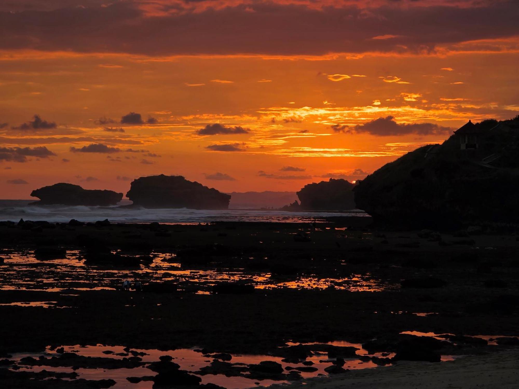 Istana Ombak Eco Resort Pacitan Kültér fotó
